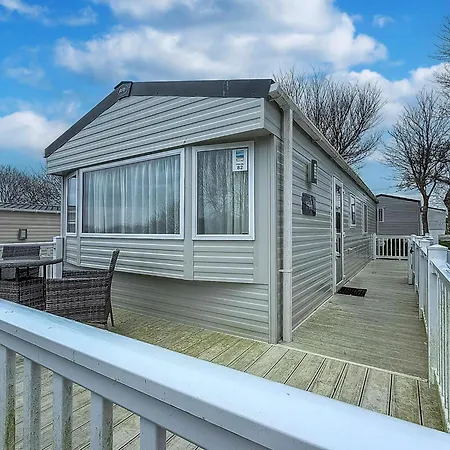 Beautiful Caravan With Decking At Trevella Holiday Park, Newquay, Ref 98082Hs Newquay  Exterior photo