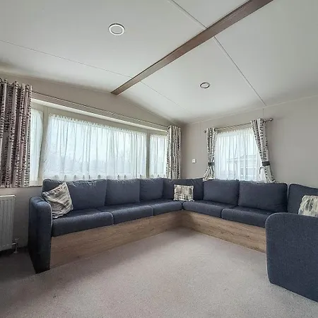 Beautiful Caravan With Decking At Trevella Holiday Park, Newquay, Ref 98082Hs Newquay  Exterior photo