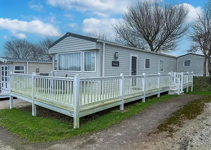 Beautiful Caravan With Decking At Trevella Holiday Park, Newquay, Ref 98082Hs