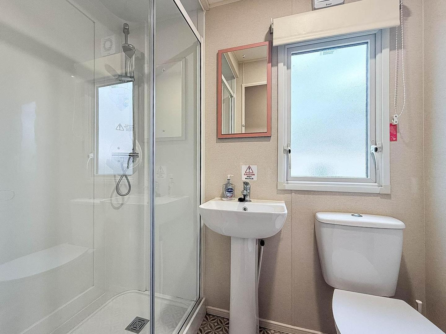 Beautiful Caravan With Decking At Trevella Park, Newquay, Ref 98082hs Campsite Newquay (Cornwall)