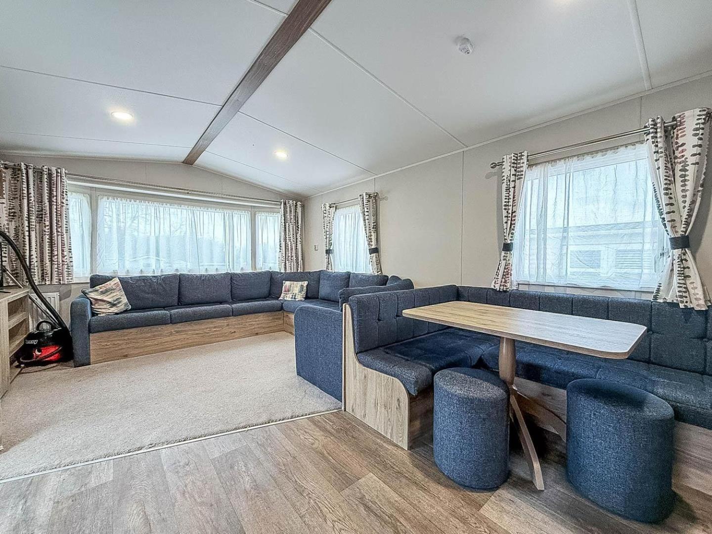 Beautiful Caravan With Decking At Trevella Park, Newquay, Ref 98082hs
