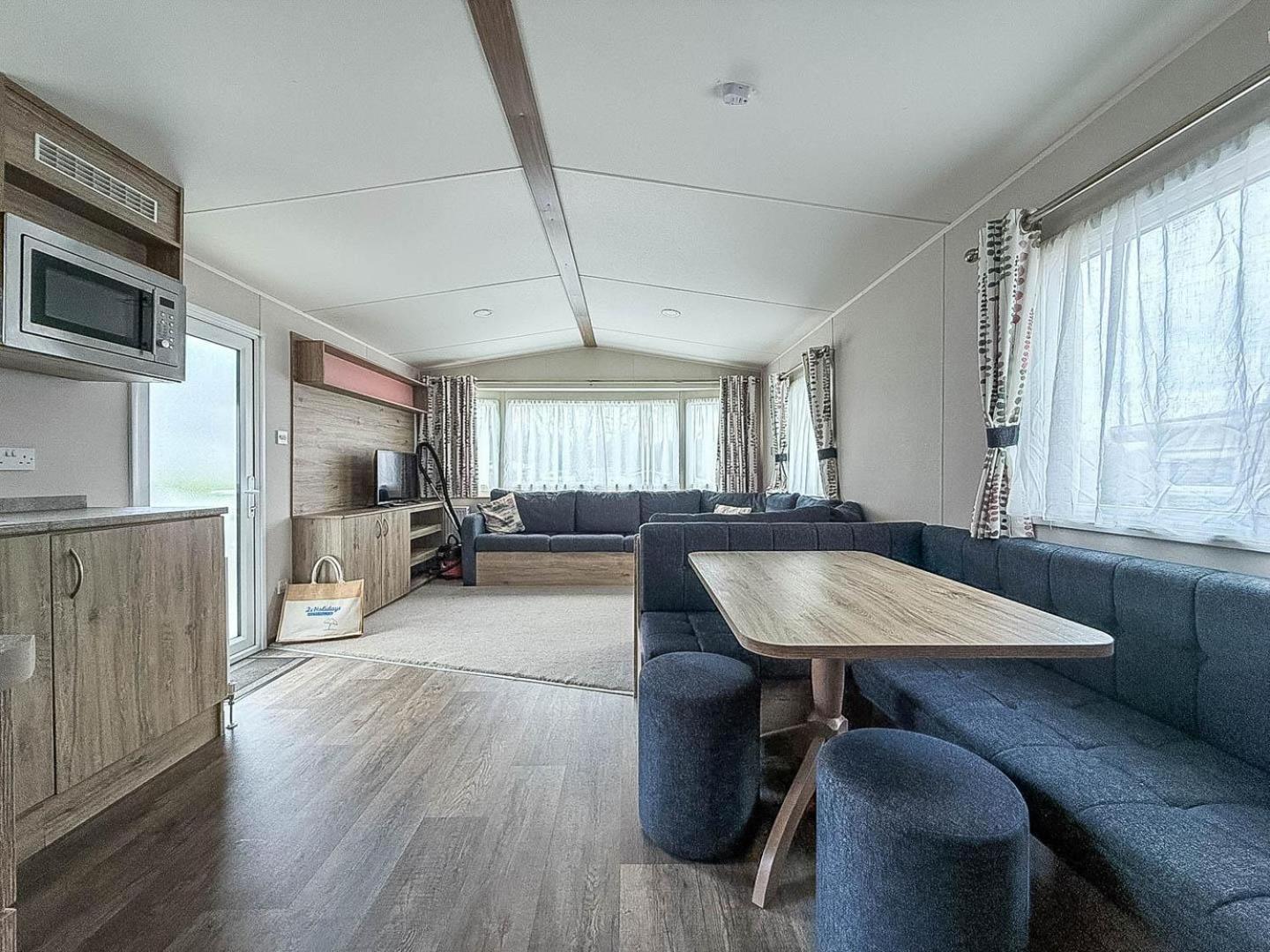 Beautiful Caravan With Decking At Trevella Park, Newquay, Ref 98082hs Campsite *