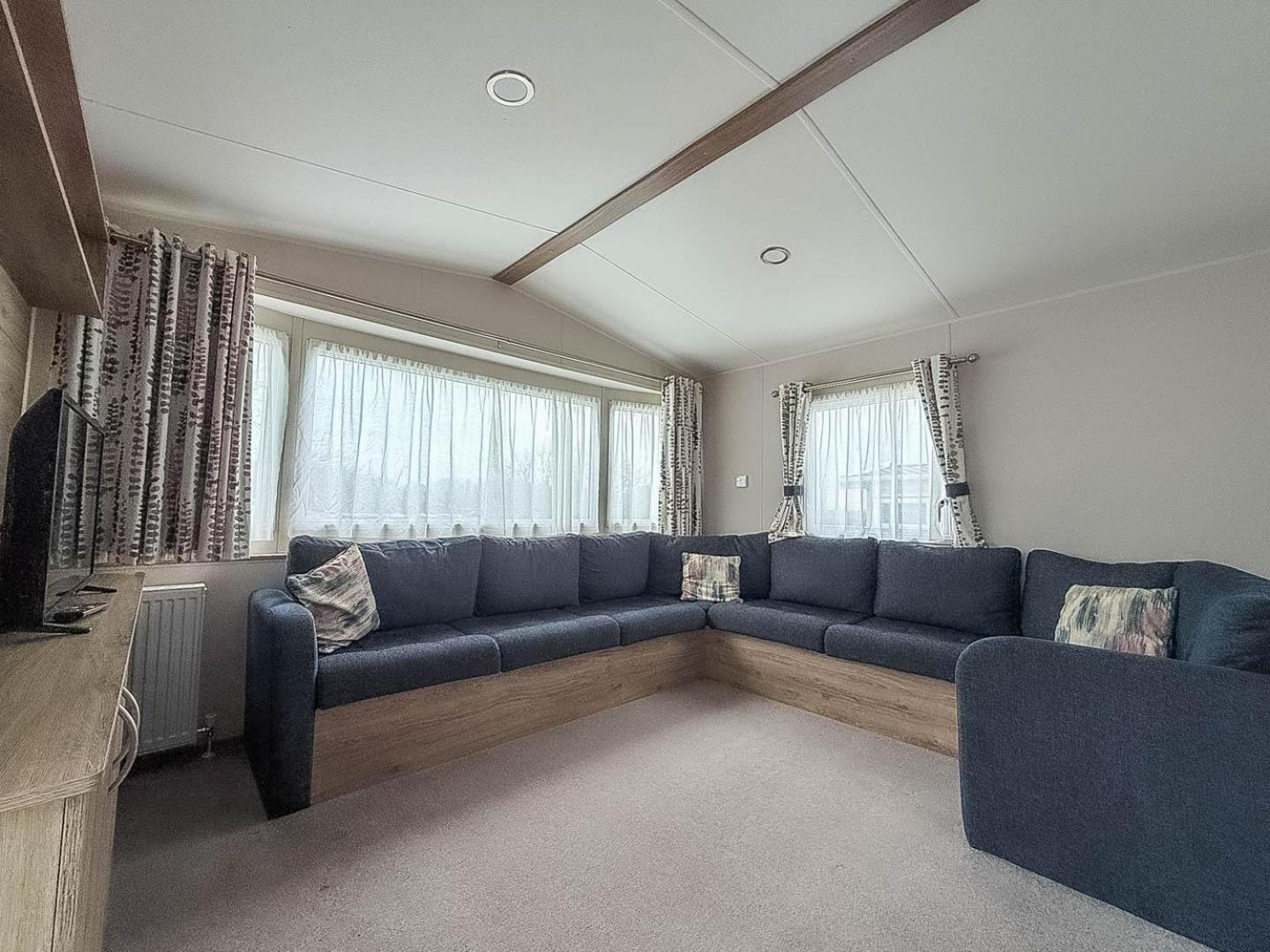 Beautiful Caravan With Decking At Trevella Park, Newquay, Ref 98082hs
